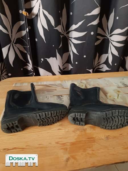 Продаются сапоги резиновые женские с утеплителем. Практически новые.Размер 37.