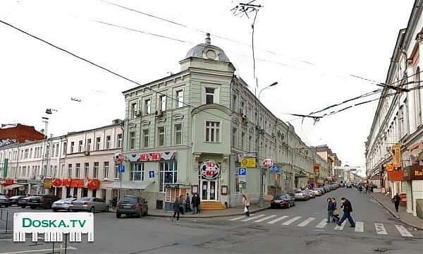 помещение 47.5 кв.м.(всего три комнаты) в одной минуте от метро