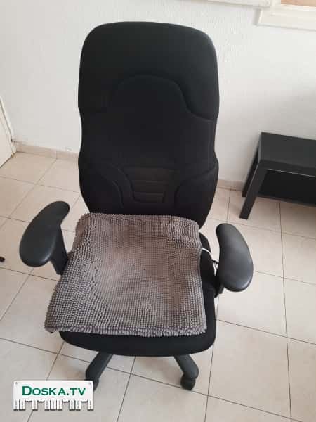 кресло с механизмом подъёма и опускания. Цвет чёрный.