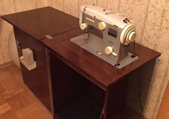 Винтажная ножная швейная машина VERITAS